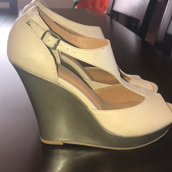 Nude Wedged Shoe - Picture 2 of 6